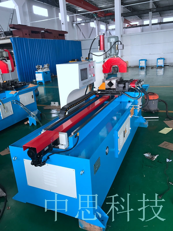 425CNC全自動切管機可根據客戶實際需要定制送料的長度